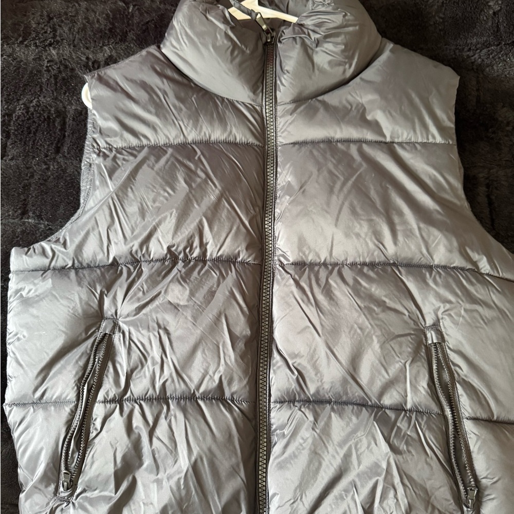Old Navy Black Puffer Vest